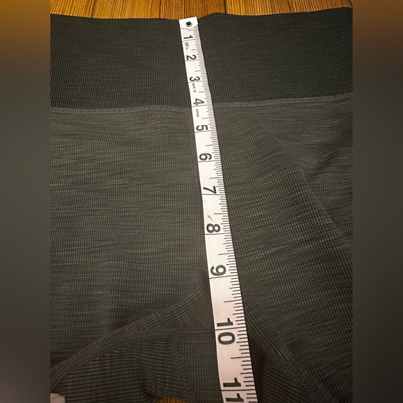 Vuori Lux Rib Studio Leggings HR 25” Quartz Heather Purple Sz Medium - Picture 8 of 8